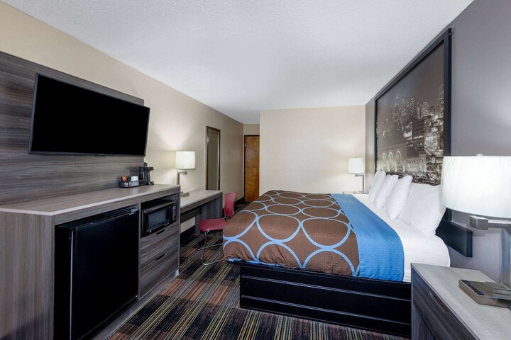 1 King Bed (9 of 14)