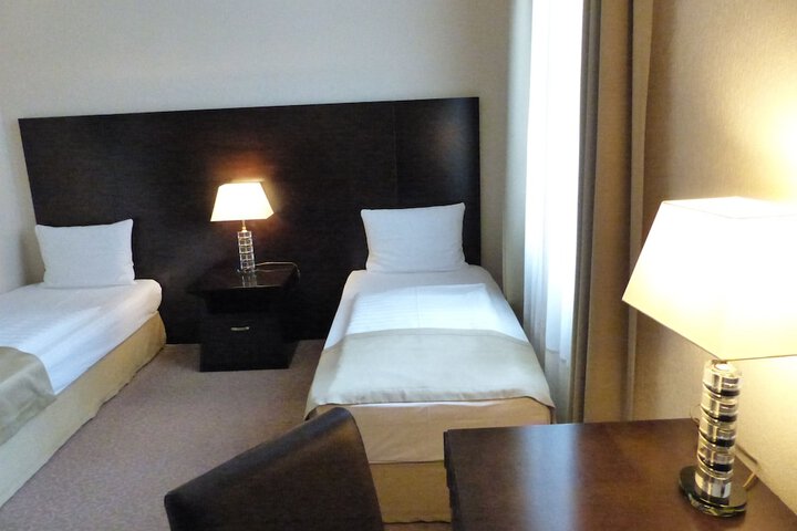 Room 6 of 40