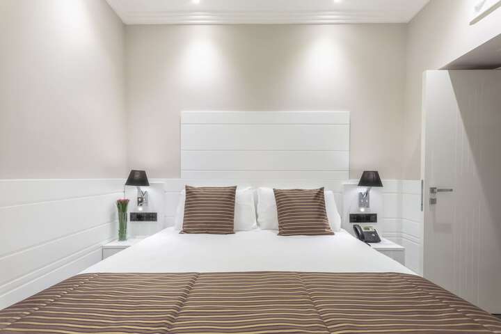 Room 25 of 142
