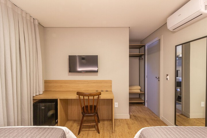 Room 8 of 40
