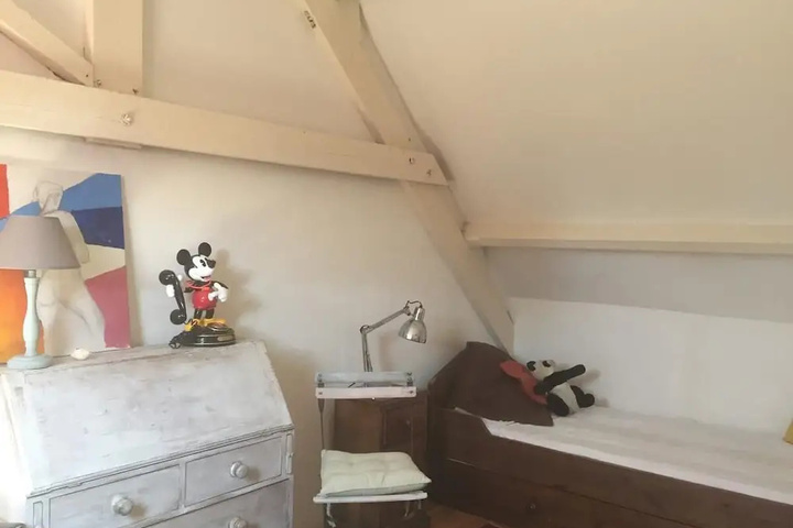 Room 2 of 19