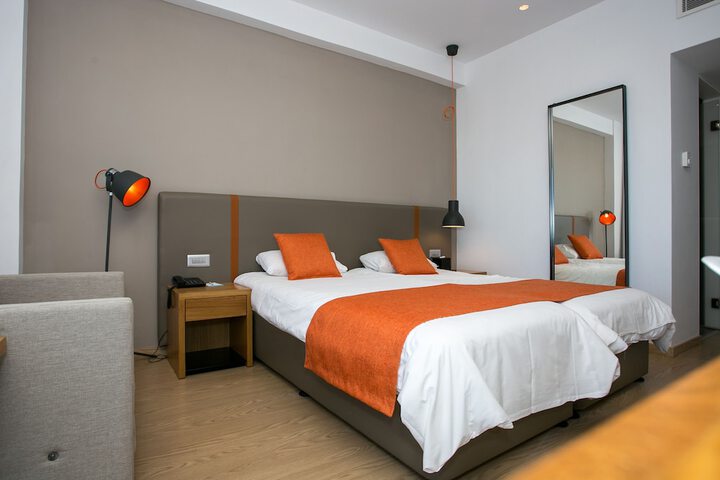 Room 10 of 75