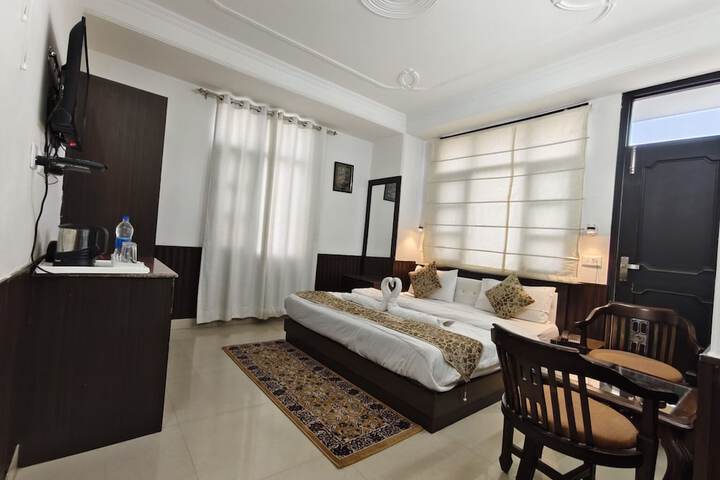 Room 7 of 11