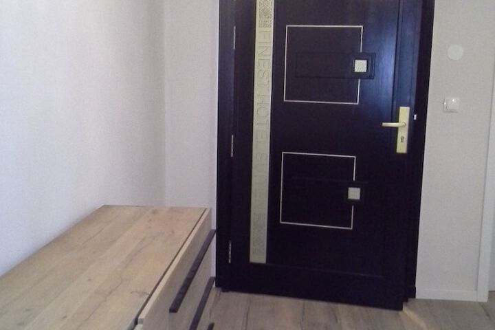 Room 4 of 78