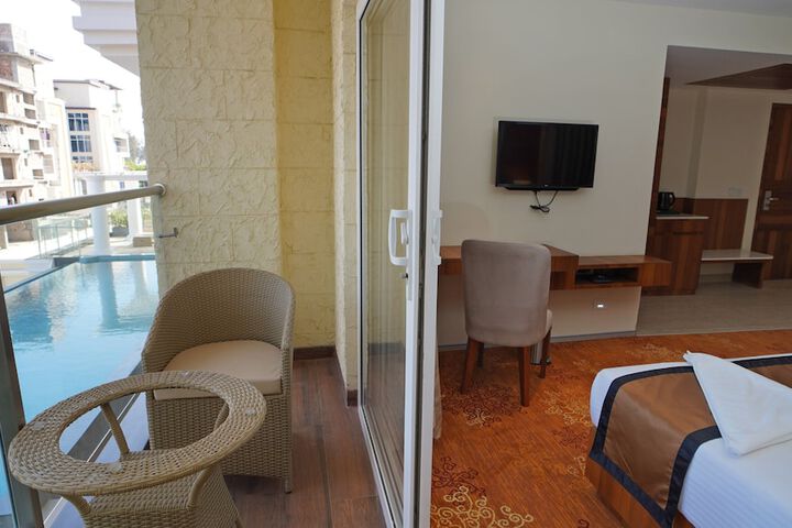 Room 10 of 72