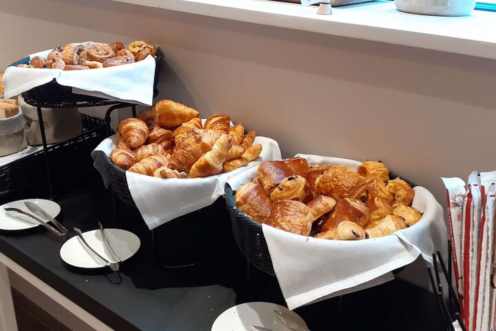 Breakfast/Coffee Service 21 of 26