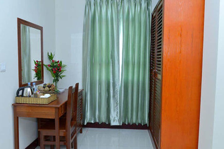 Room 10 of 29