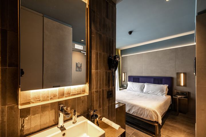 Room 14 of 22
