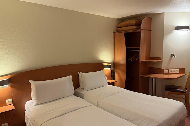 Room 22 of 53