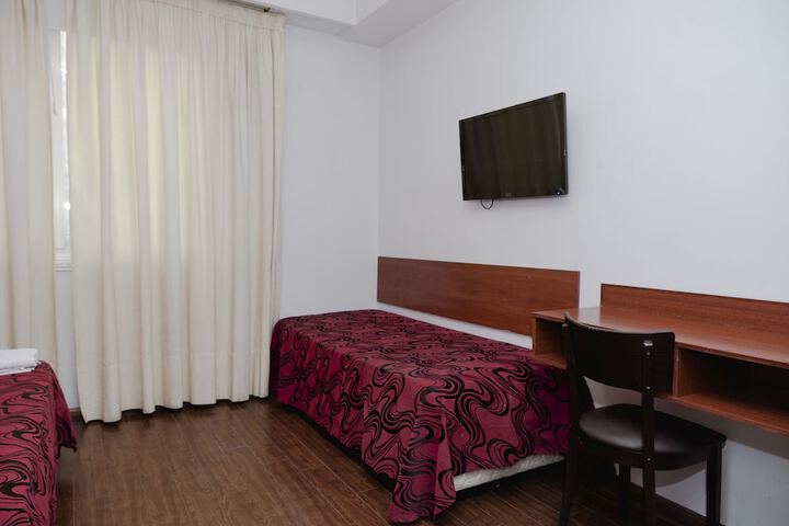 Room 13 of 40