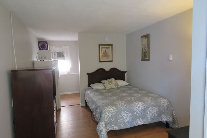 Room 4 of 77
