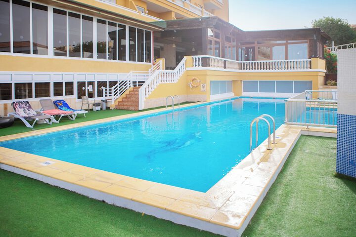 Hotel Pool