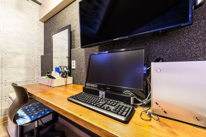 Room 10 of 42