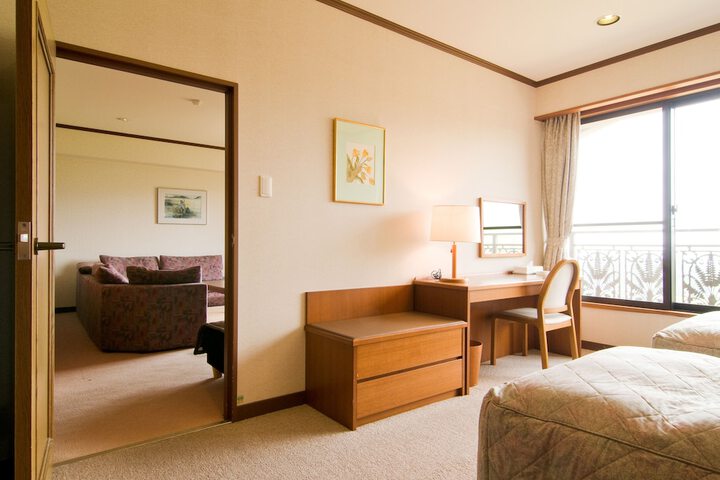 Room 8 of 33