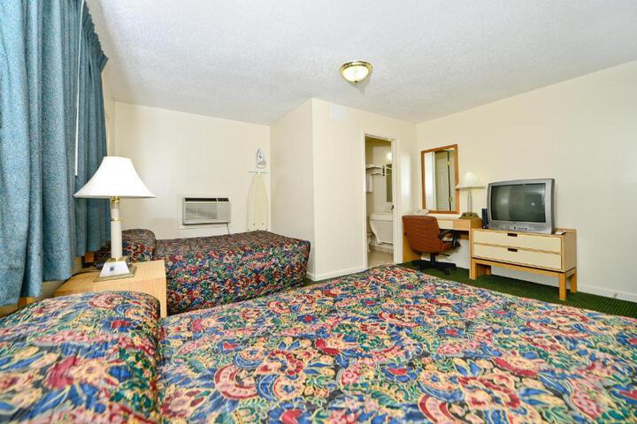 2 Double Beds (3 of 5)