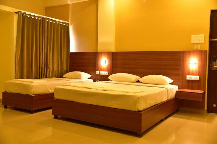 Room 13 of 83