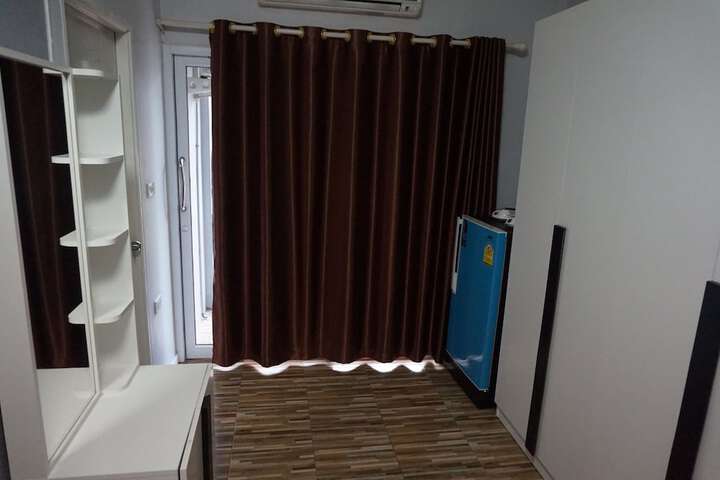 Room 27 of 61