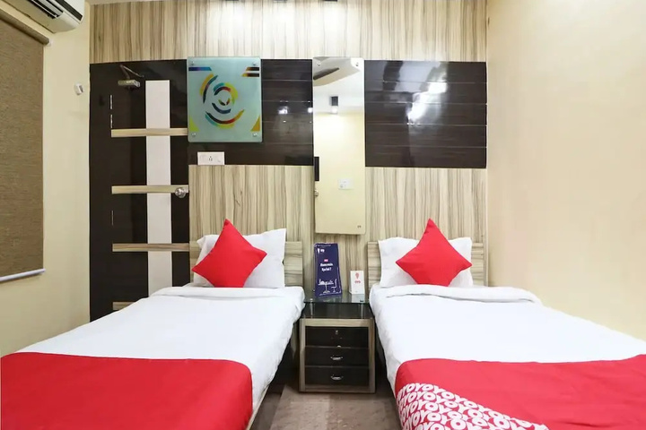 Room 6 of 13