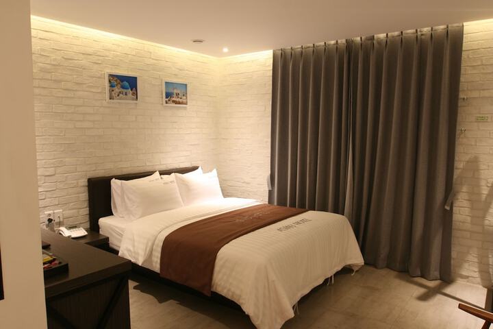 Room 2 of 32