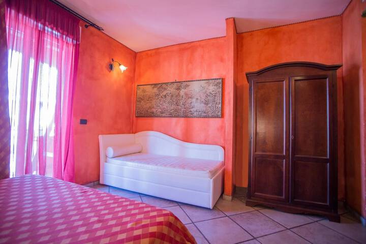 Room 10 of 34