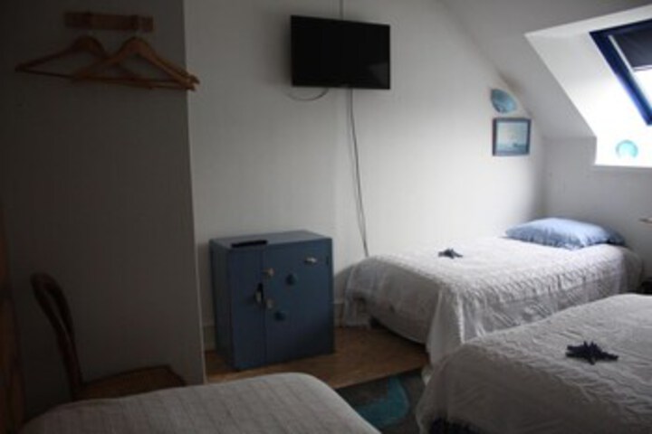 Room 8 of 13