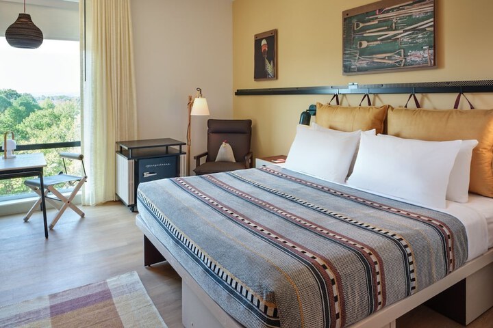 Room 28 of 58