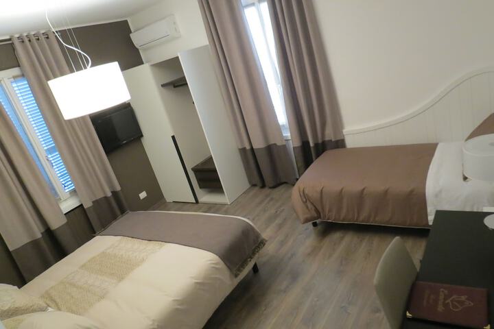 Room 5 of 43