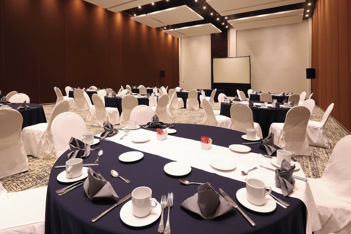 Ballroom/Hall 65 of 87