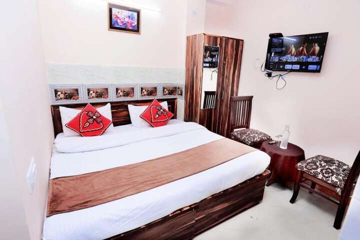 Room 8 of 12