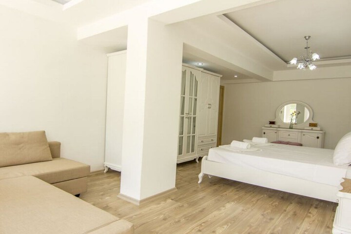 Room 18 of 35