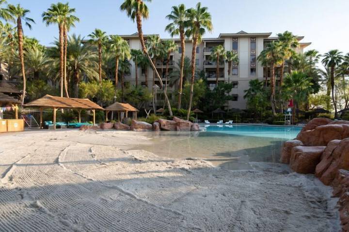 Hotel Pool