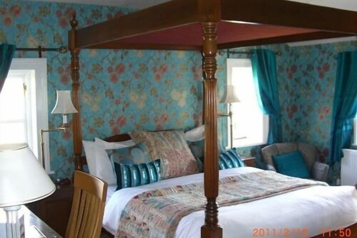 Room 6 of 70