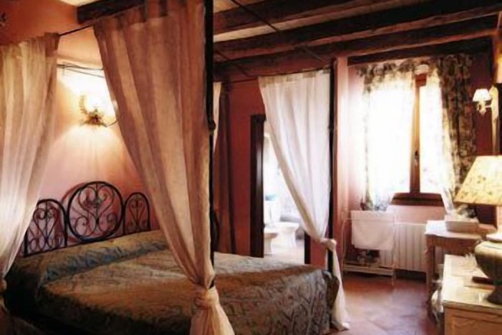 Room 2 of 21