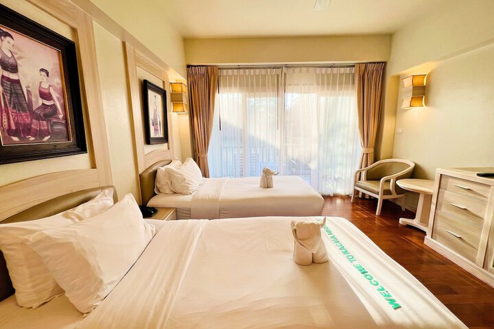 Room 25 of 99