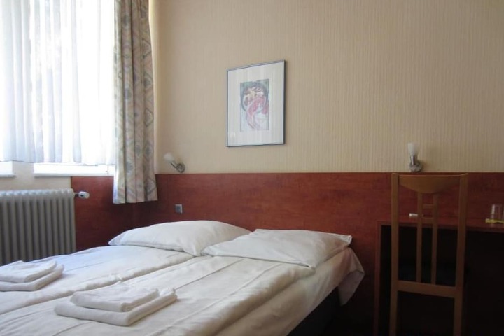 Room 13 of 38