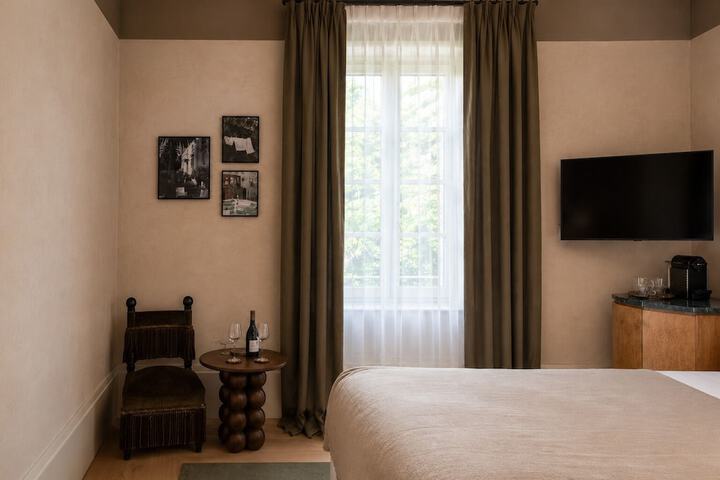 Room 8 of 50