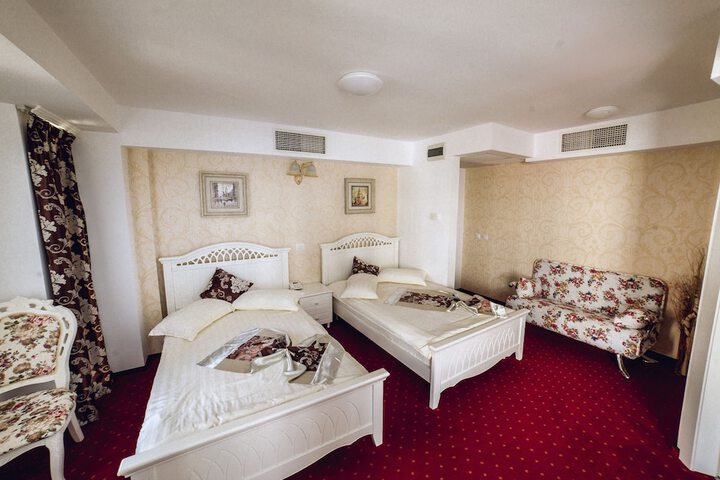 Room 8 of 38
