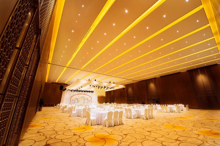 Ballroom/Hall 39 of 55