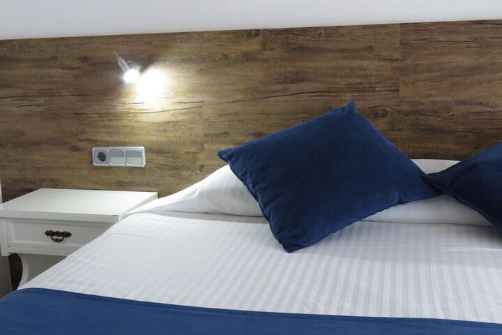 Room 16 of 102
