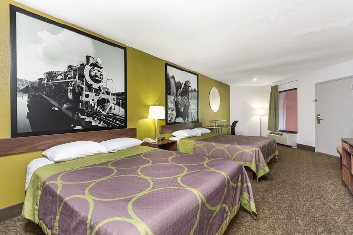 2 Queen Beds (9 of 13)