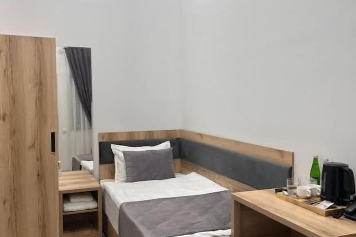 Room 4 of 10