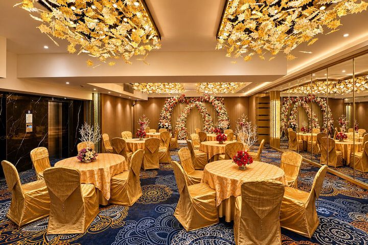 Ballroom/Hall 38 of 43