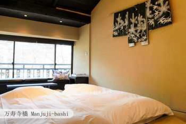 Room 21 of 48
