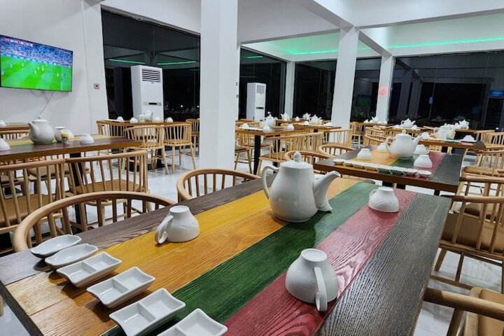 Dining 15 of 17