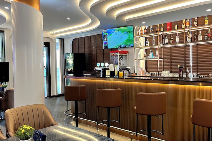 Lounge 86 of 106