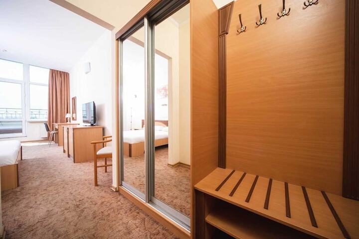 Room 7 of 10