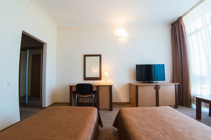Room 9 of 40