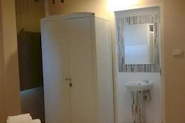Room 13 of 39