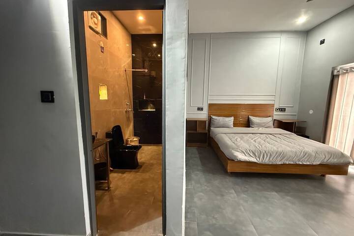Room 5 of 22