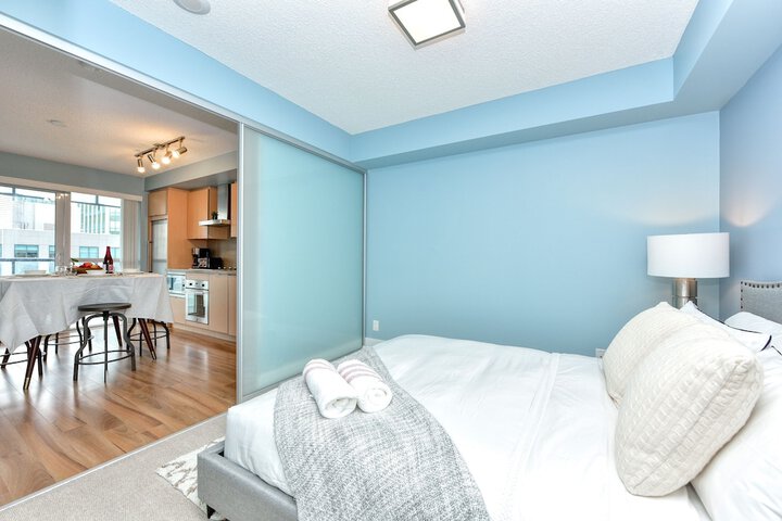 Room 12 of 319
